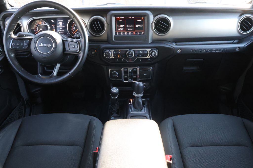 Thumbnail: 2019 Jeep Wrangler - 14