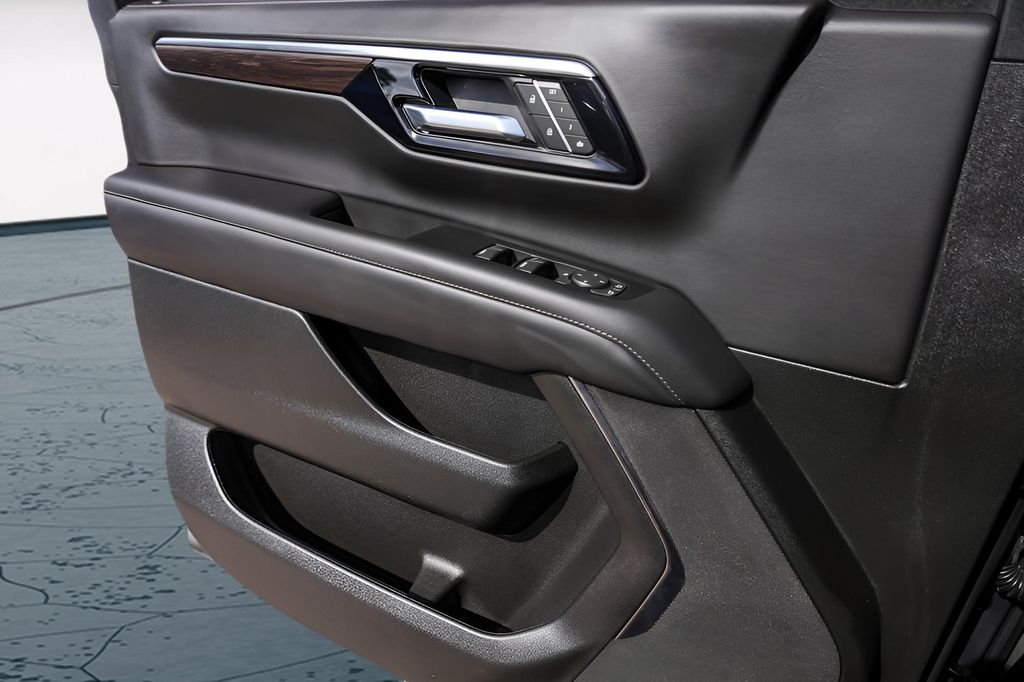 Used Car 2025 Chevrolet Suburban  Z71 For Sale Under $70,000 In Austin, Texas