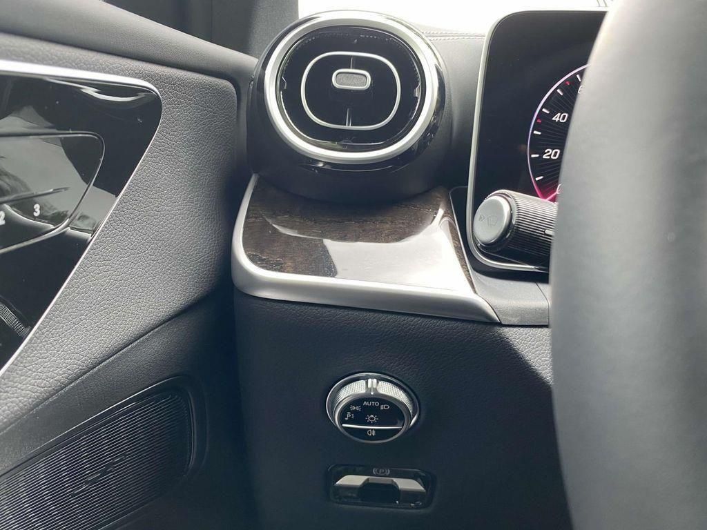 Thumbnail: 2024 Mercedes-Benz GLC - 18