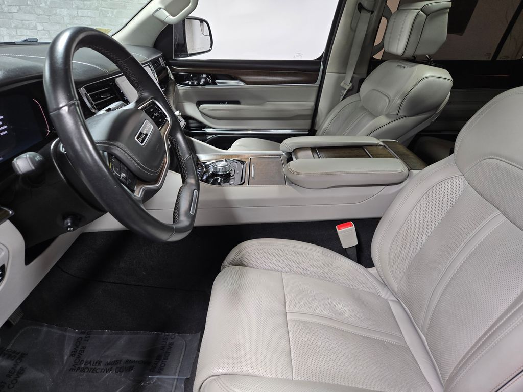 2022 Jeep Grand Wagoneer Series II - Photo 10
