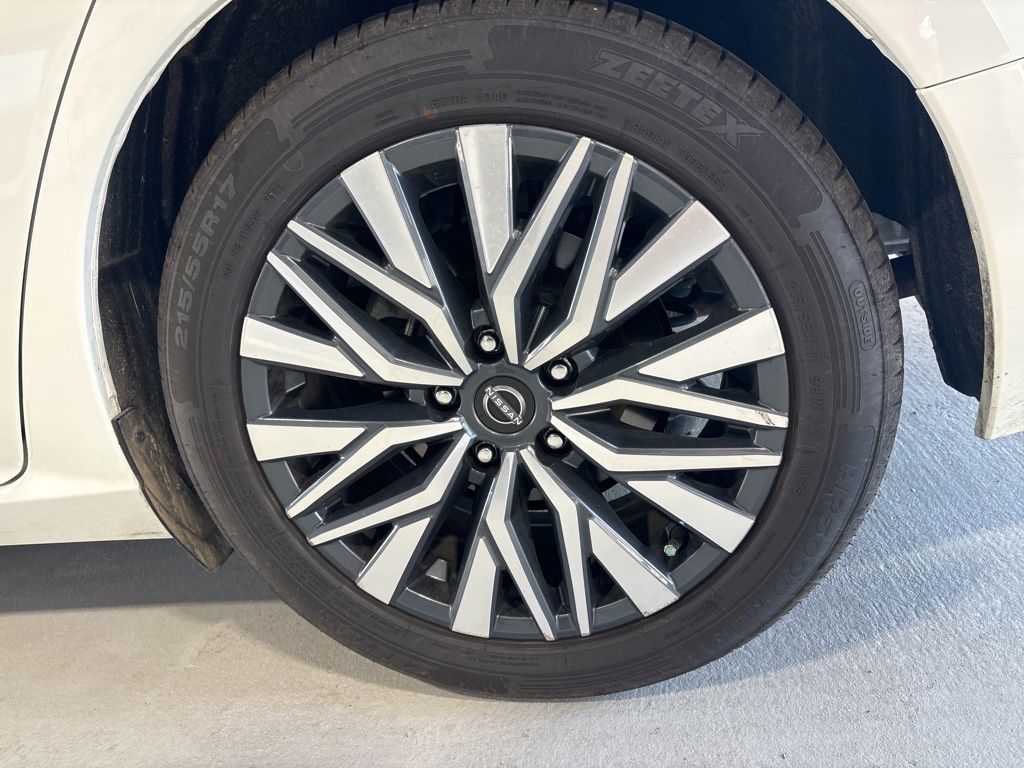 2025 Nissan Altima SV - Photo 18