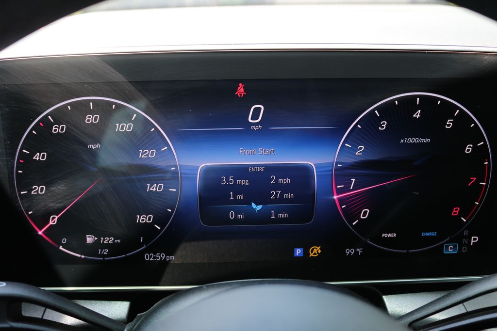 Used 2025  Mercedes-Benz GLC 300 image 25