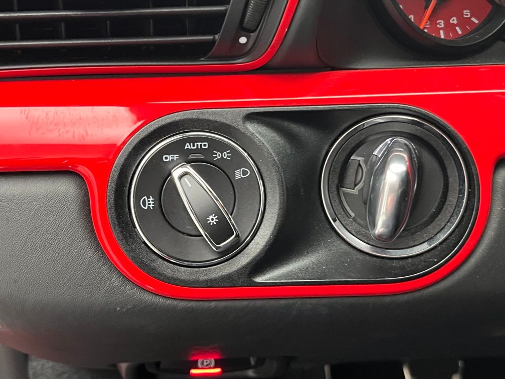 Thumbnail: 2018 Porsche 911 - 24