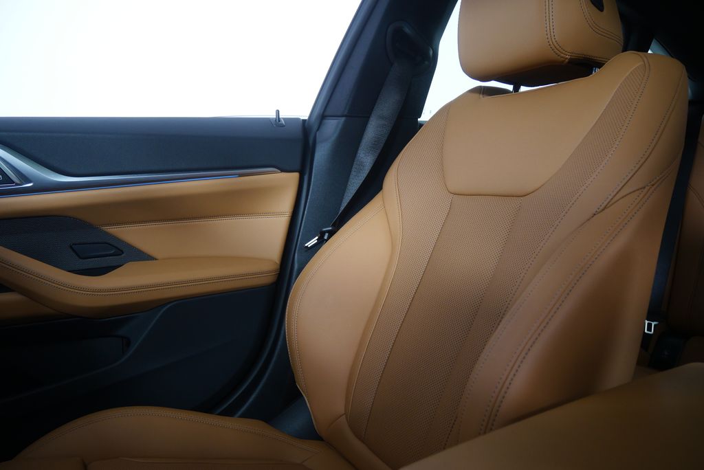 Thumbnail: 2023 BMW i4 - 25
