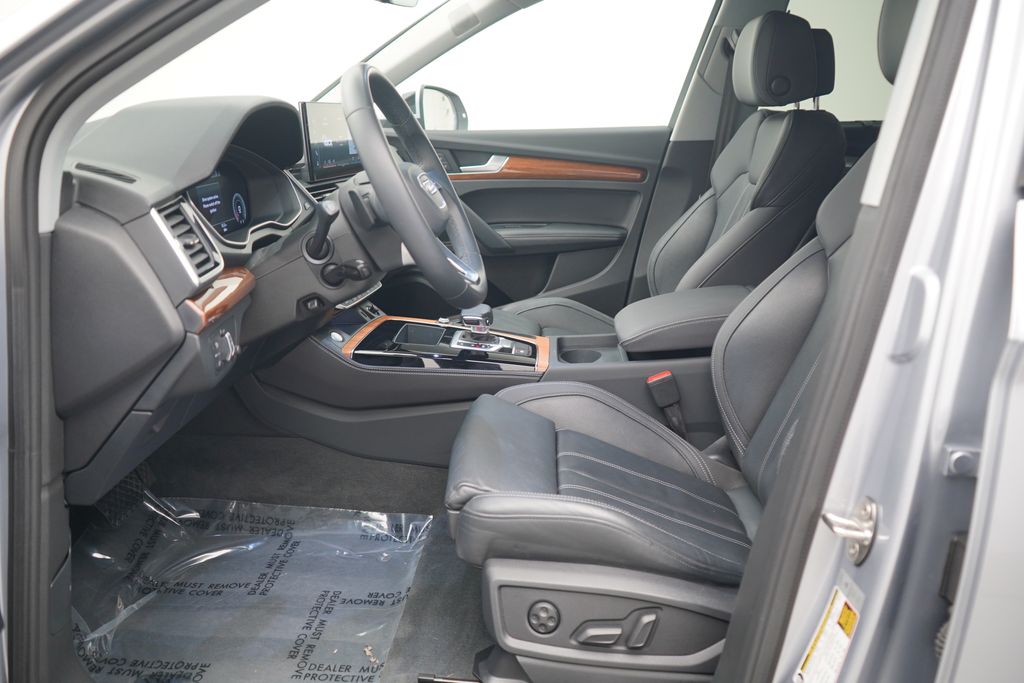 Thumbnail: 2023 Audi Q5 - 6