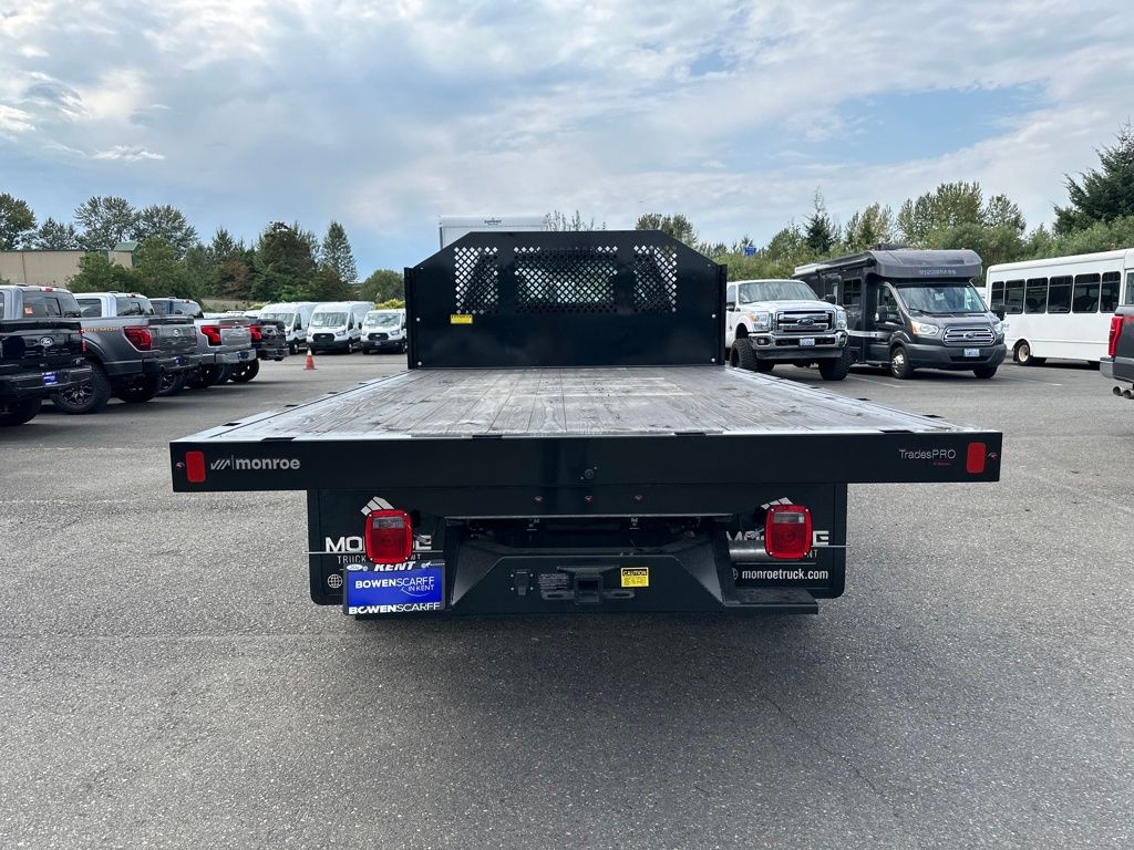 New 2025 Ford Super Duty F-350 Chassis Regular Cab (DRW) 169" Wheelbase XL