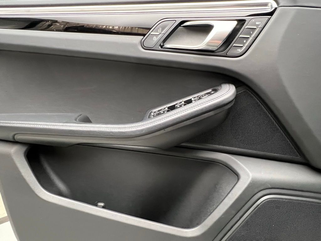 Thumbnail: 2023 Porsche Macan - 19