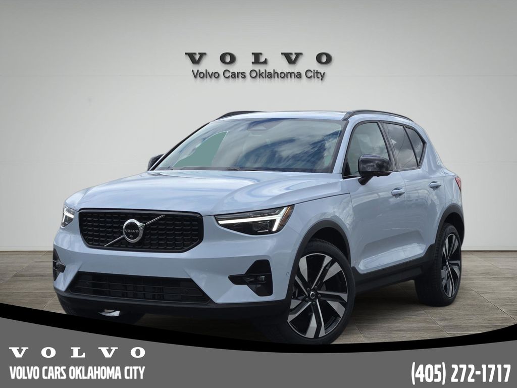 White (Cloud) 2026 Volvo XC40 B5 Ultra AWD SUV / Crossover All-Wheel Drive Automatic