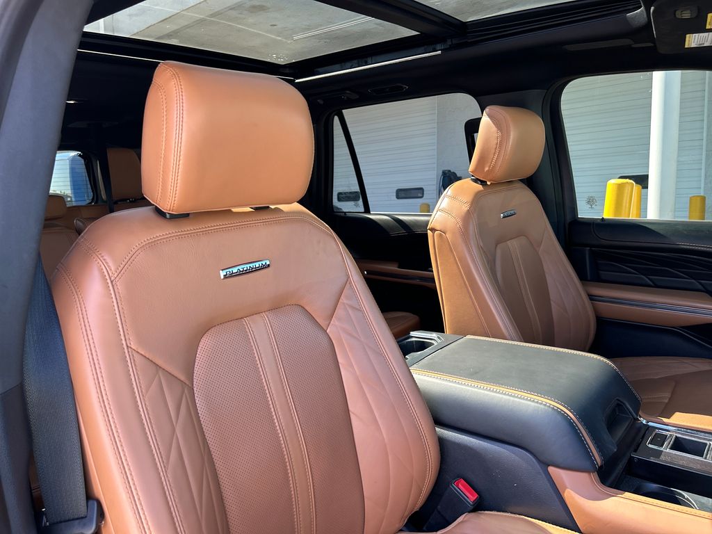 2022 Black Metallic Ford Expedition Max Platinum RWD SUV