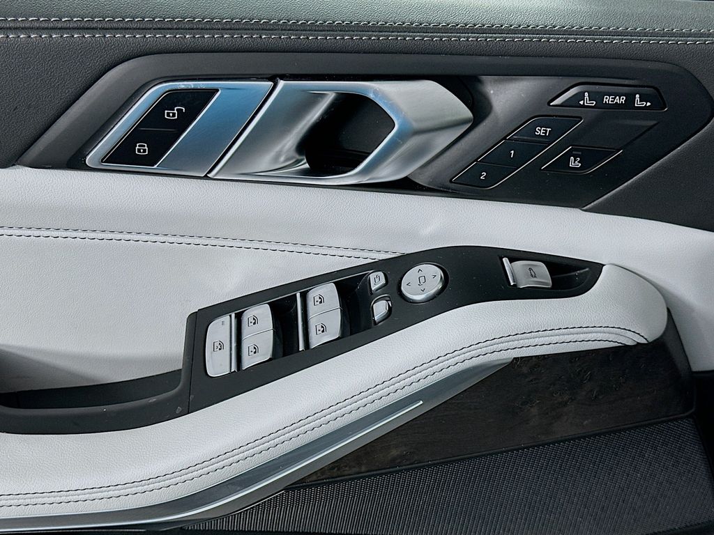 Thumbnail: 2023 BMW X7 - 18