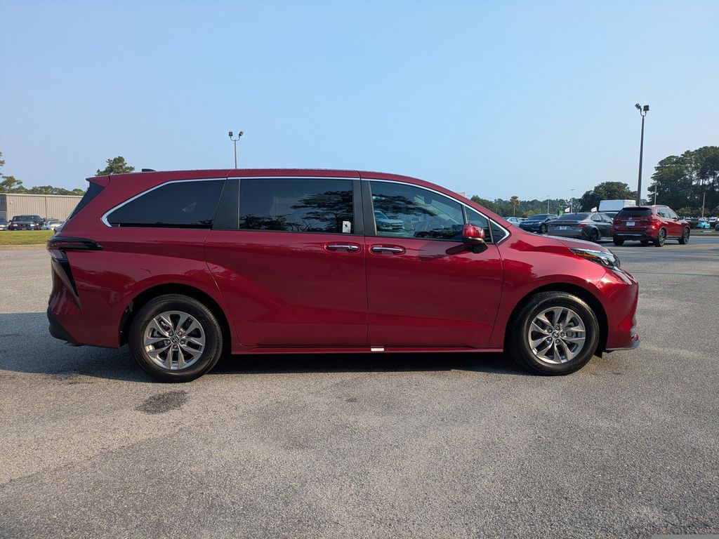 Used 2025 Toyota Sienna Van