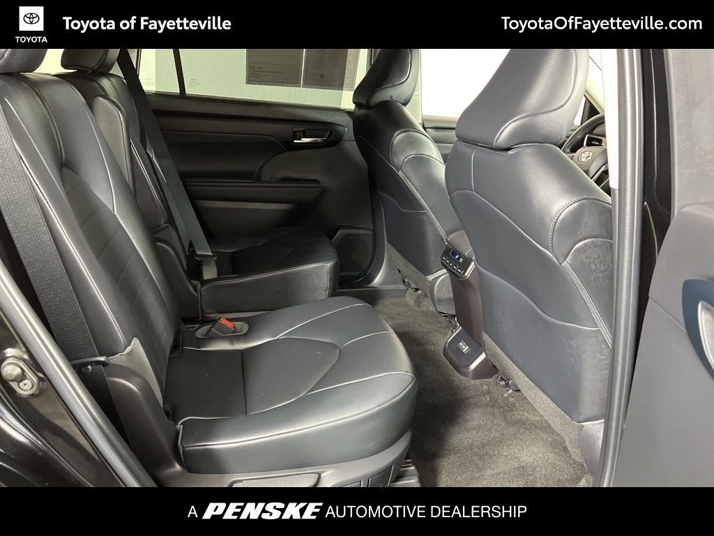 Thumbnail: 2023 Toyota Highlander - 10