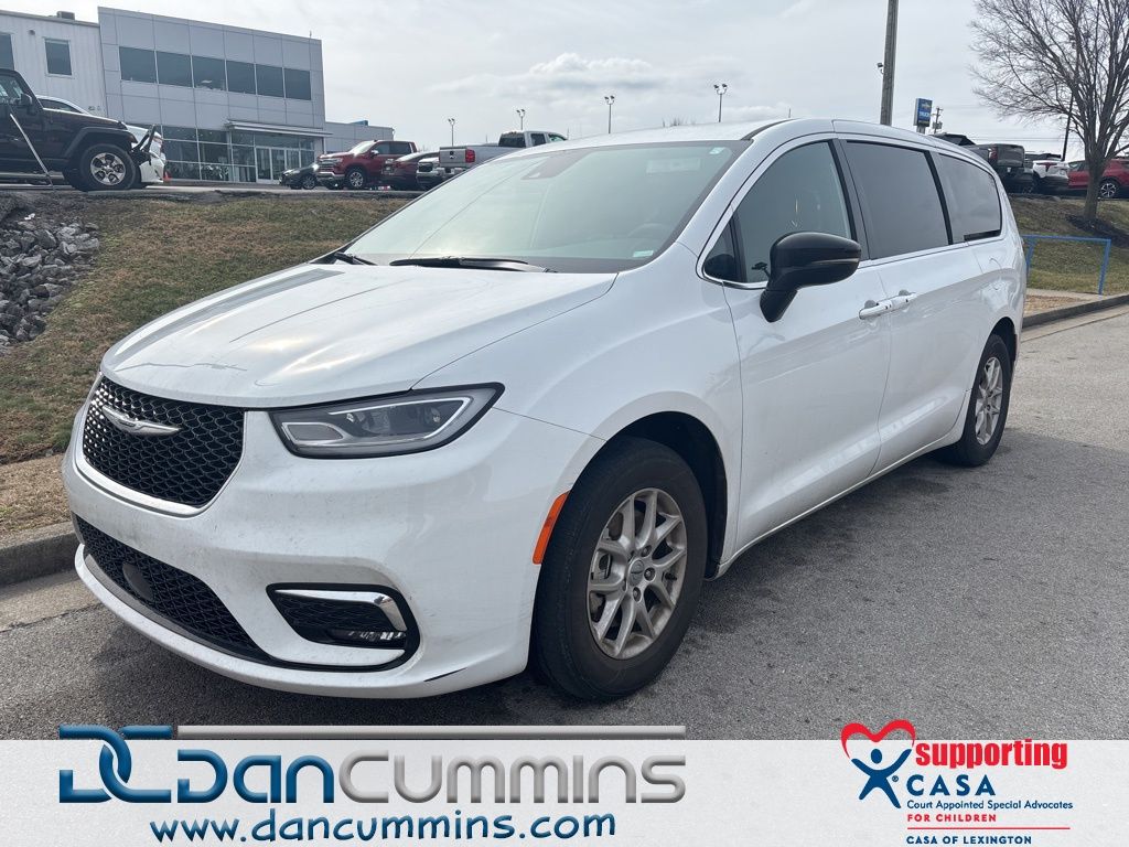 2025 Chrysler Pacifica Select FWD