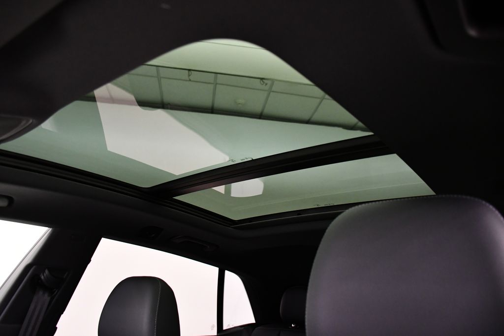 Thumbnail: 2026 Audi Q8 - 18