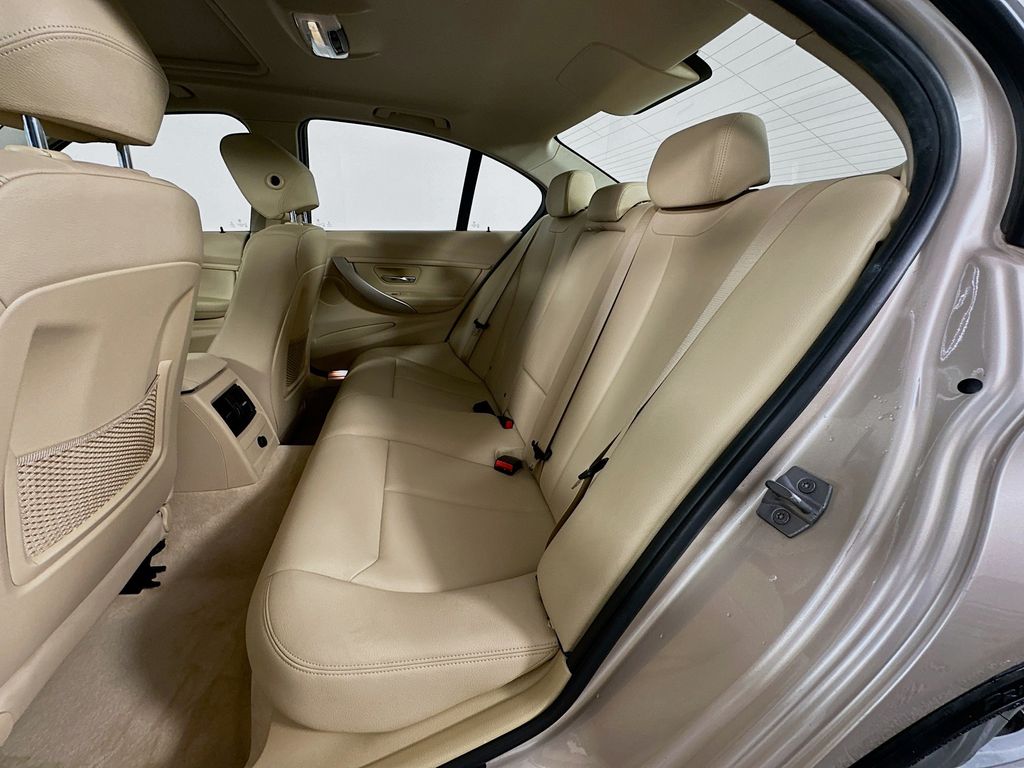 Thumbnail: 2015 BMW 3 Series - 23