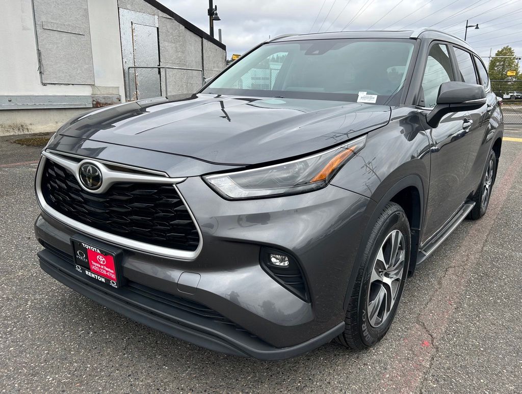 2023 Toyota Highlander Gris (Magnetic Gray Metallic) SUV/Crossover Tracción en las cuatro ruedas 8 velocidades Automática