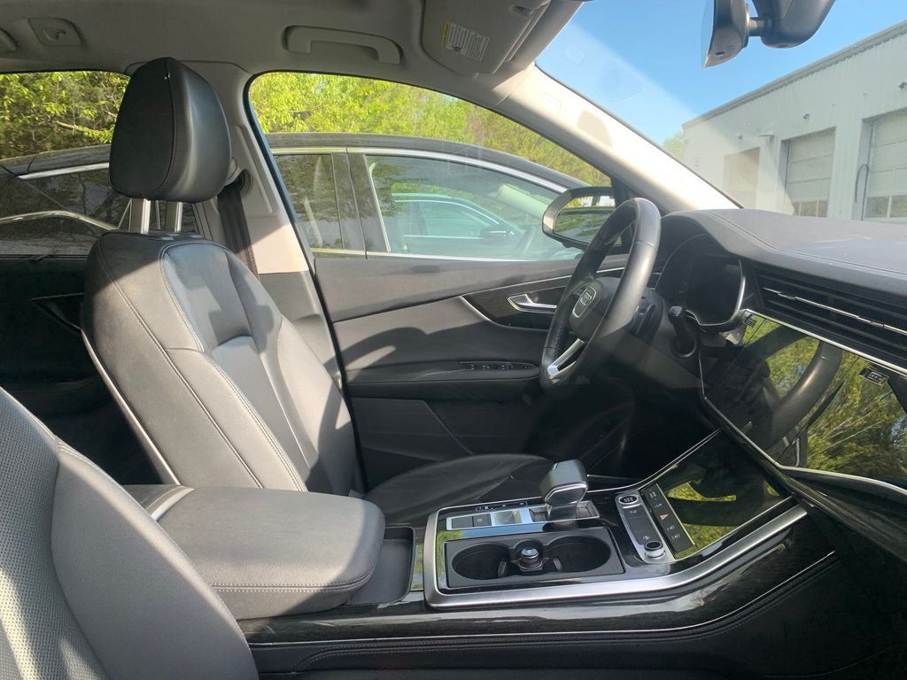 Thumbnail: 2023 Audi Q7 - 10