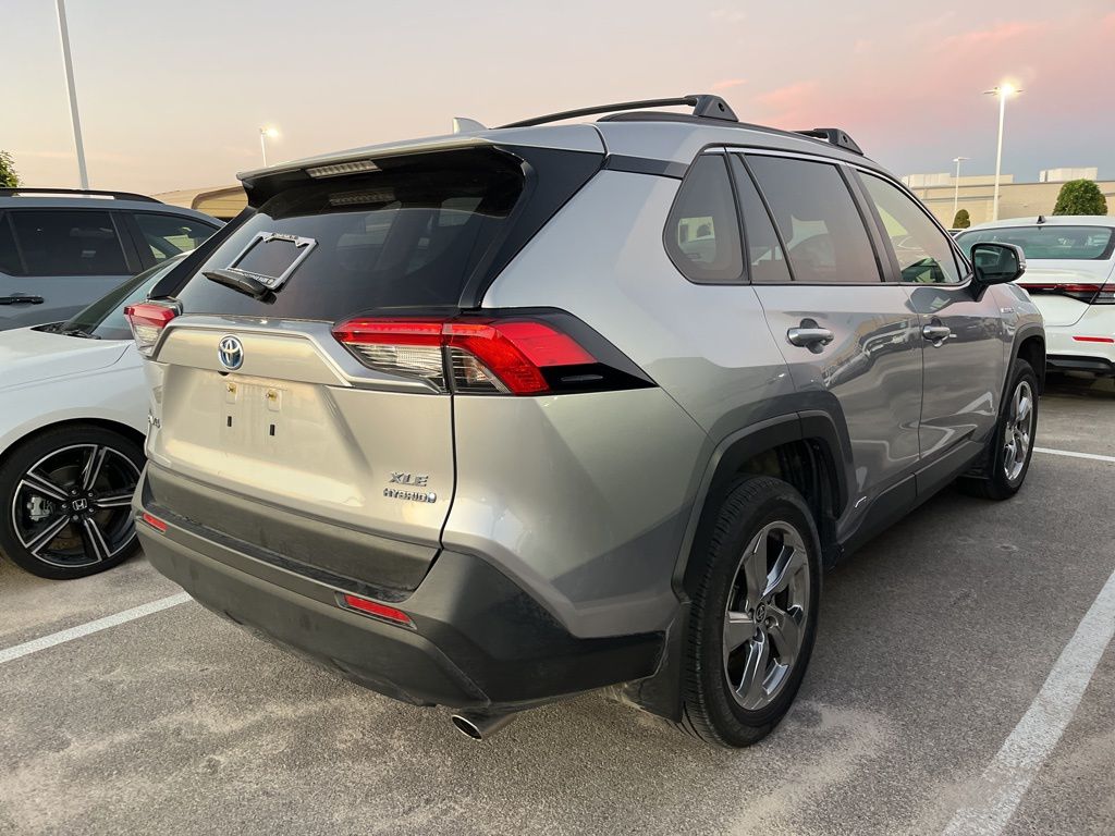 Thumbnail: 2021 Toyota RAV4 - 3