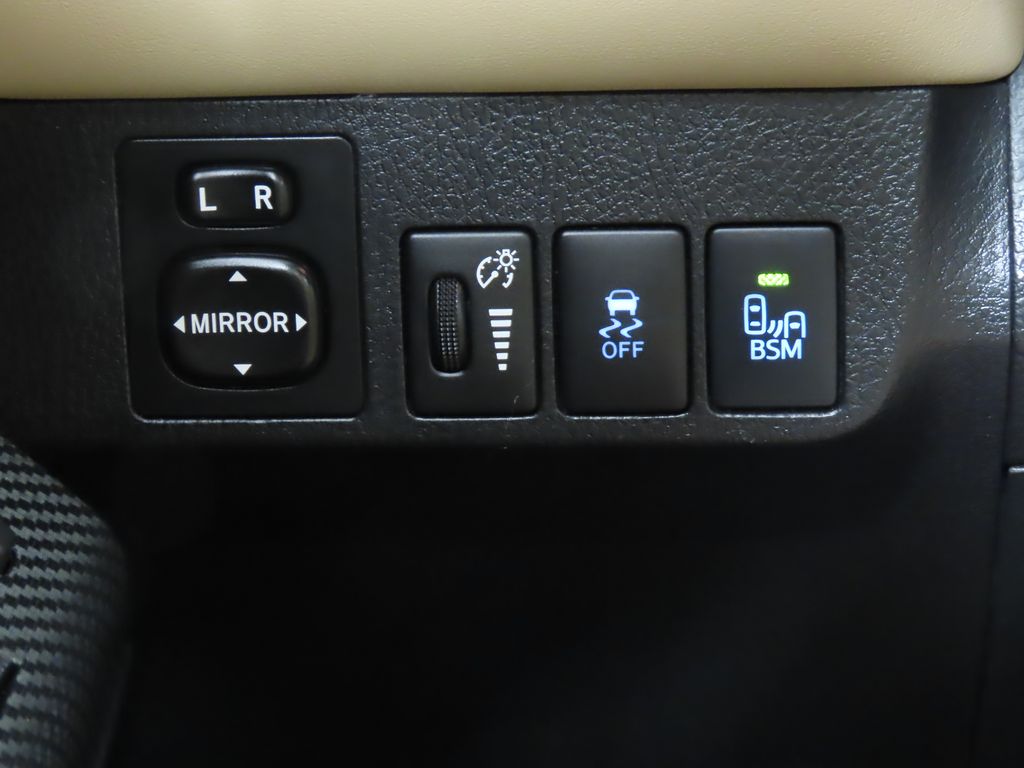 Thumbnail: 2014 Toyota RAV4 - 19