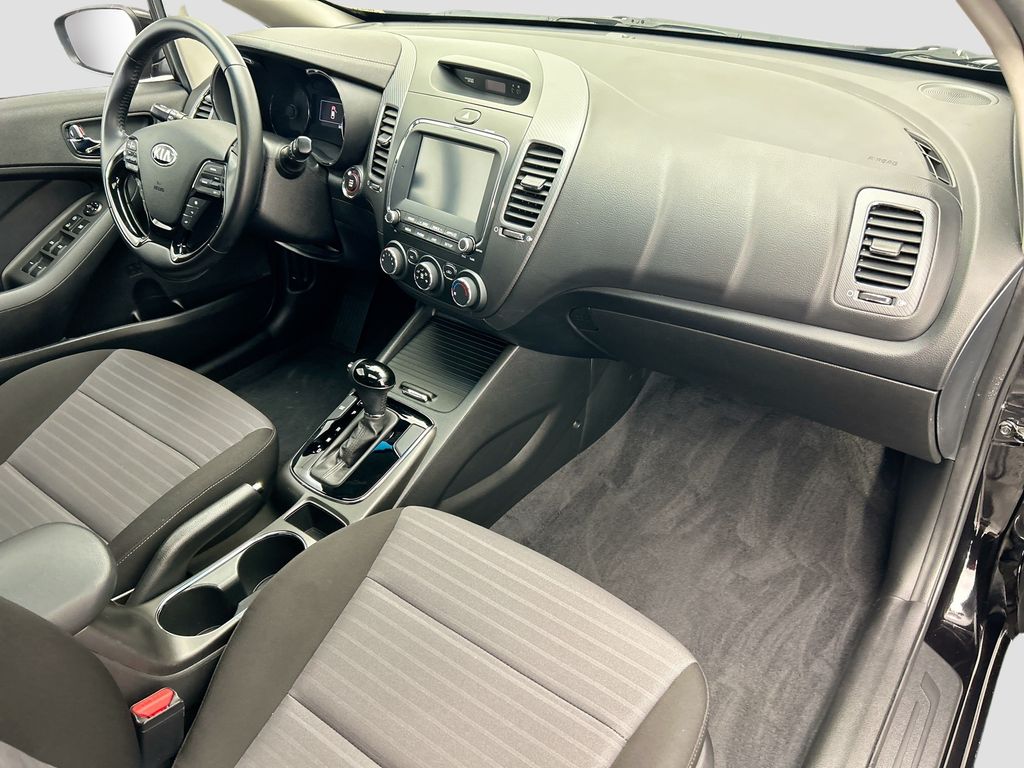 Thumbnail: 2018 Kia Forte - 15