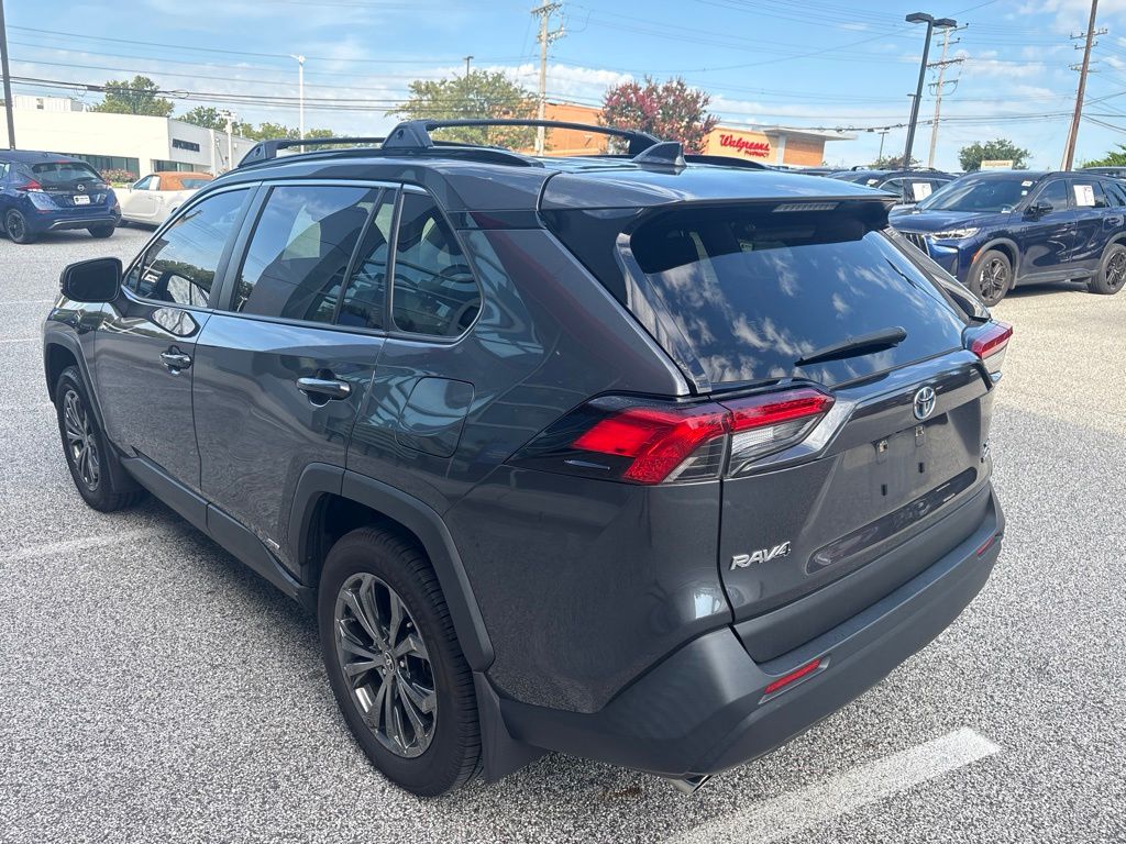 Used 2022 Gray Toyota XLE Premium image 5