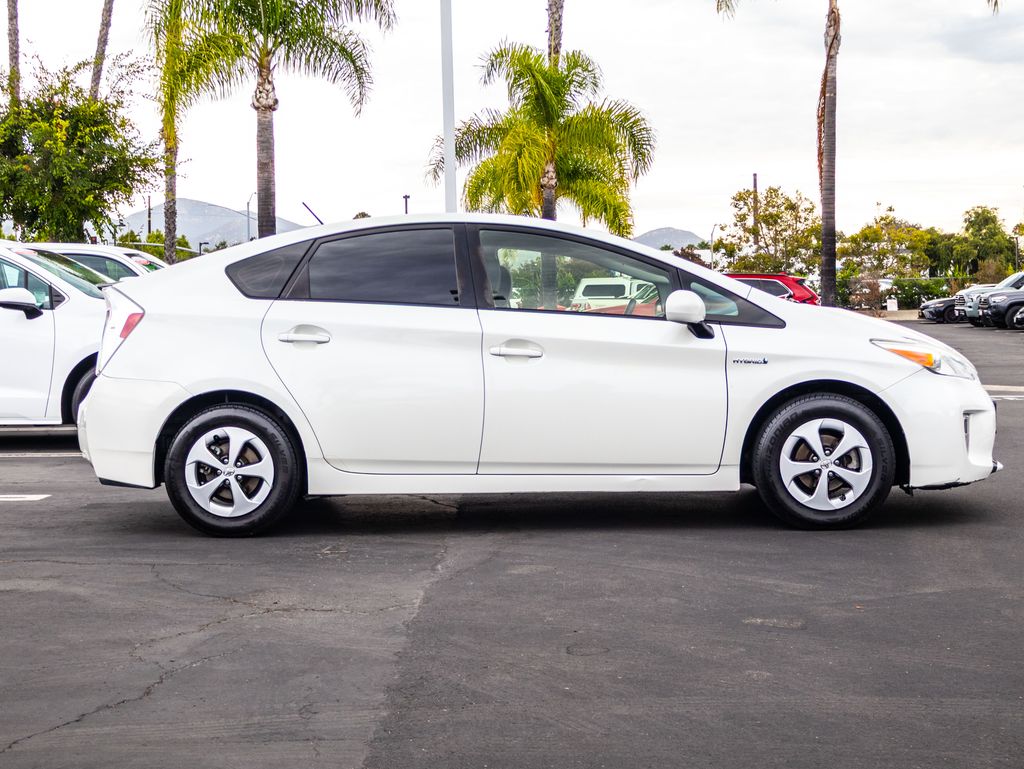 Used 2015 White Toyota Two image 4