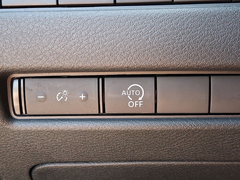 2023 Nissan Rogue — photo 25