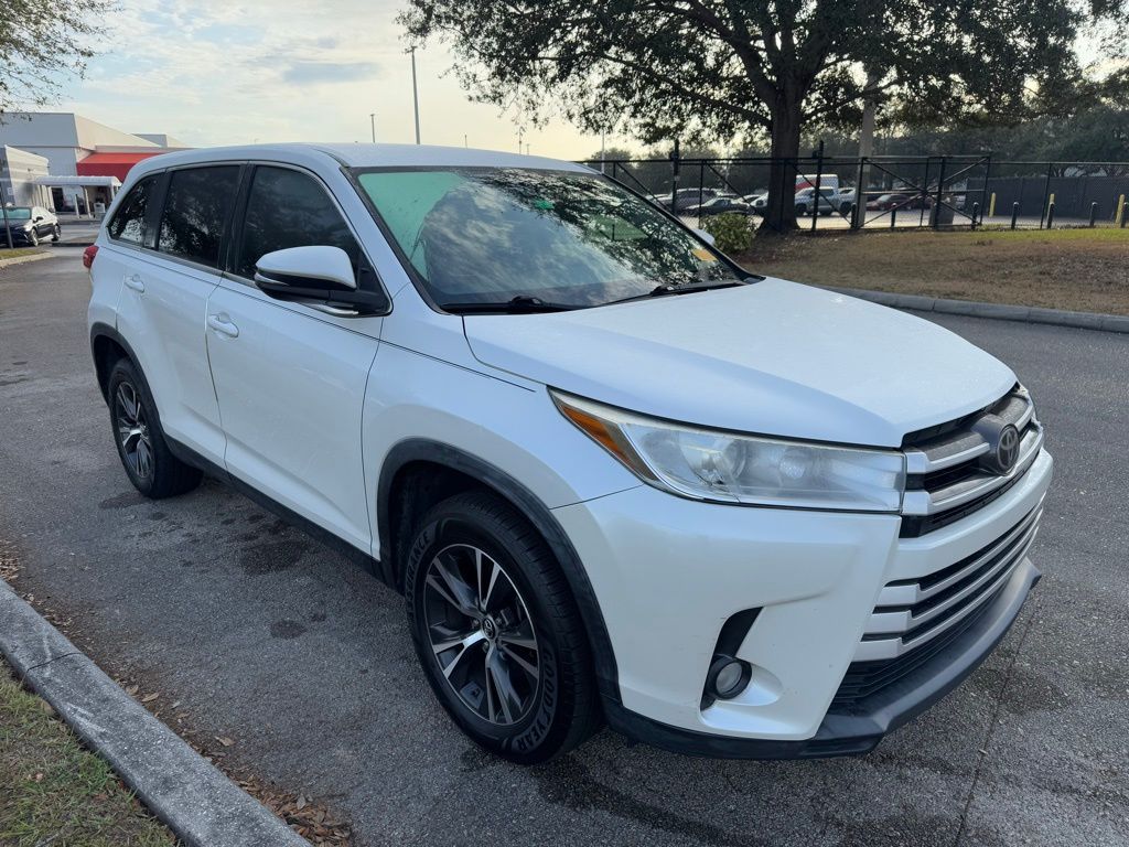 2019 Toyota Highlander LE 7