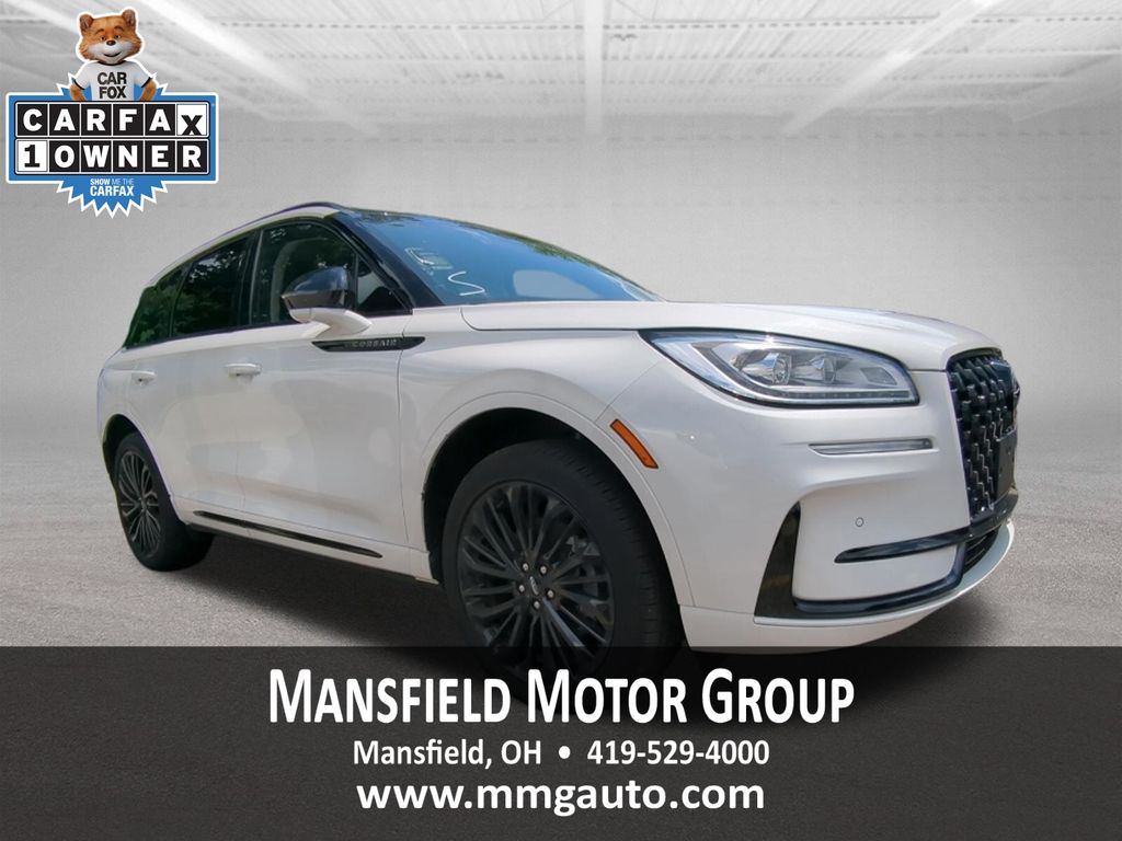 White Metallic 2025 Lincoln Corsair SUV / Crossover All-Wheel Drive Continuously Variable Transmission