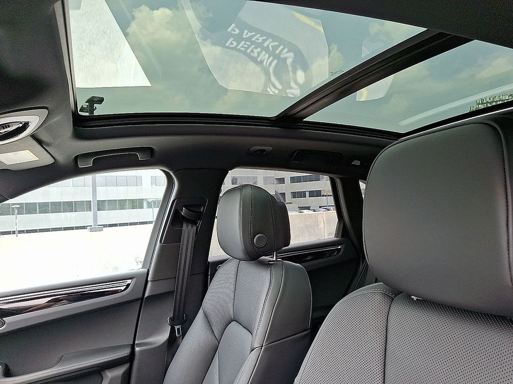 Thumbnail: 2025 Porsche Macan - 16