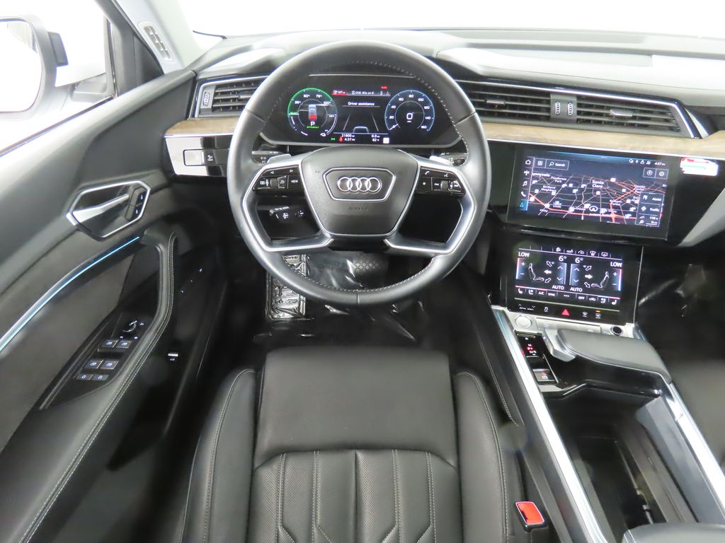 Thumbnail: 2019 Audi e-tron - 11