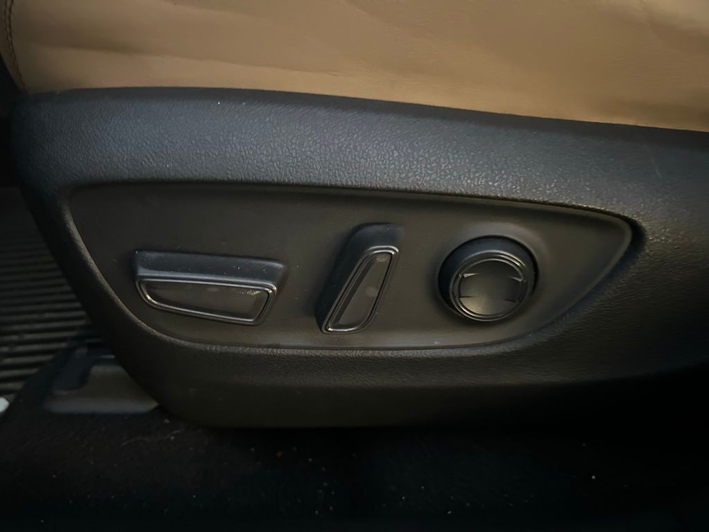 Thumbnail: 2020 Toyota RAV4 - 16