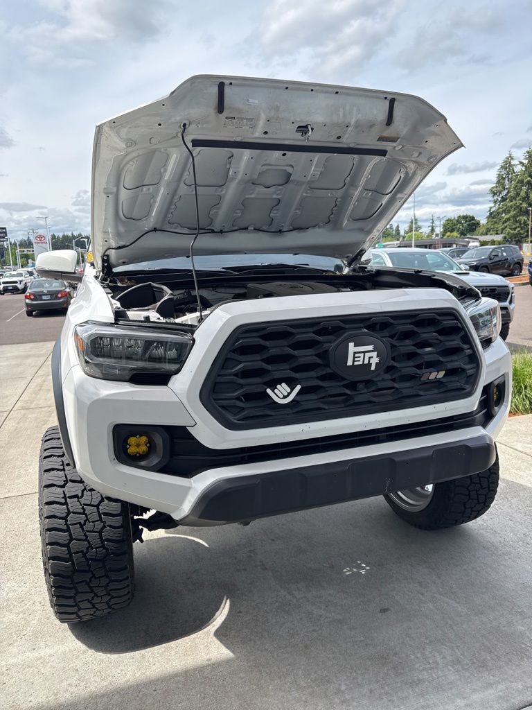 Super White 2021 Toyota Tacoma Pickup Truck Four-Wheel Drive 6-Speed Automatic