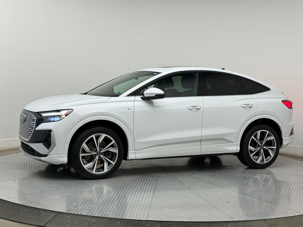 Thumbnail: 2023 Audi Q4 e-tron - 10