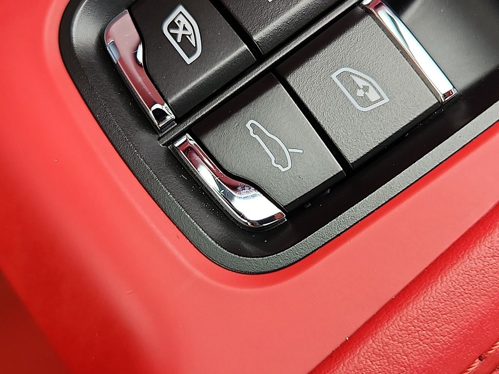 Thumbnail: 2015 Porsche Macan - 26