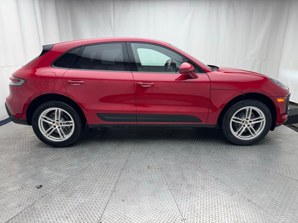 Thumbnail: 2025 Porsche Macan - 9