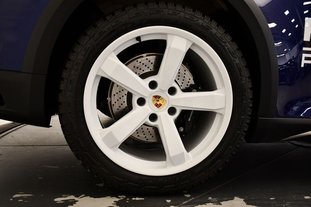 Thumbnail: 2024 Porsche 911 - 18