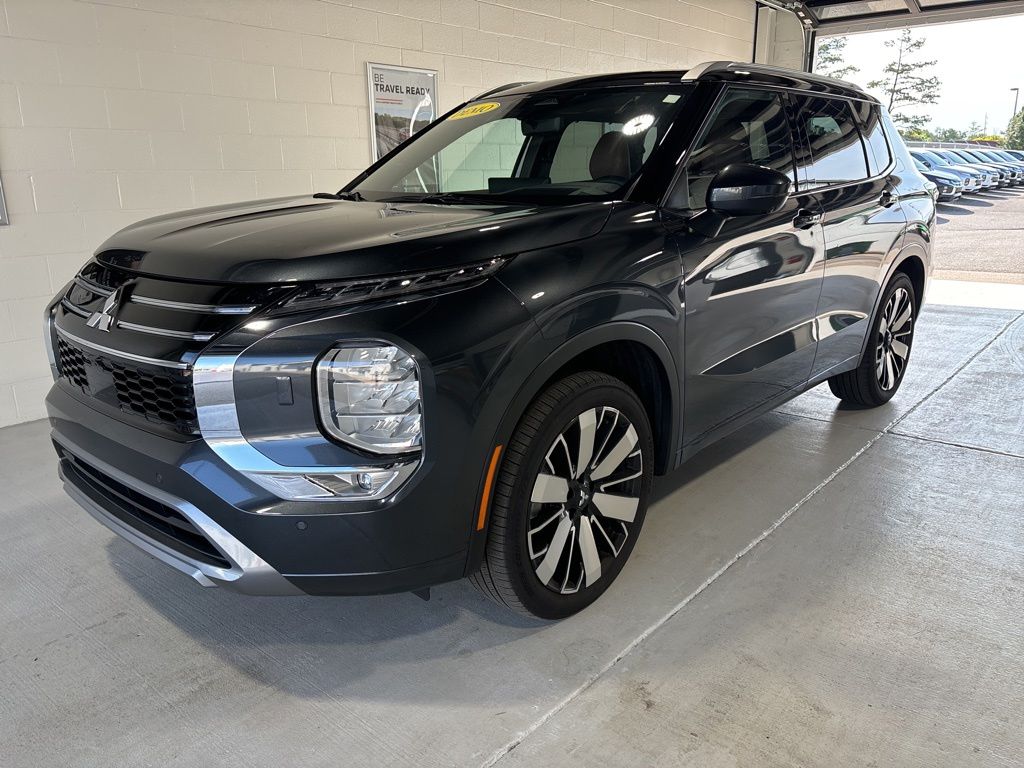 2025 Mitsubishi Outlander's photo