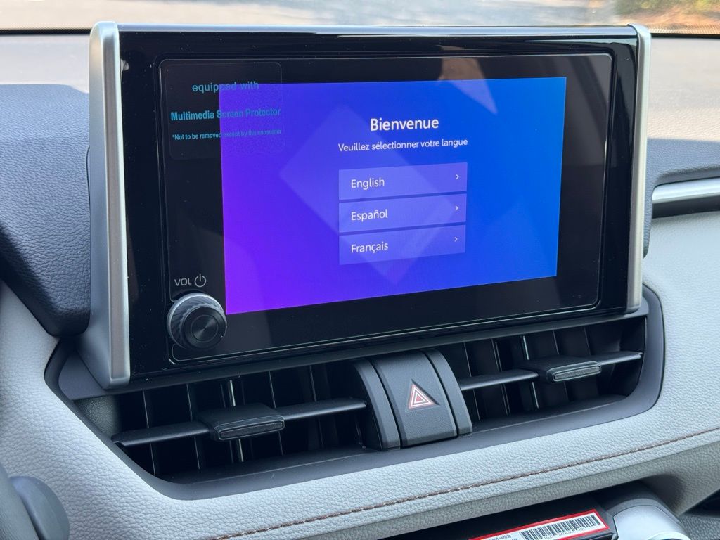 2025 Toyota RAV4 XLE photo 24