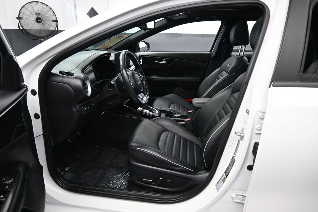 Used 2024 Snow White Pearl Kia GT-Line image 10