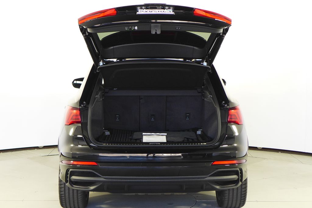 Thumbnail: 2025 Audi Q3 - 10