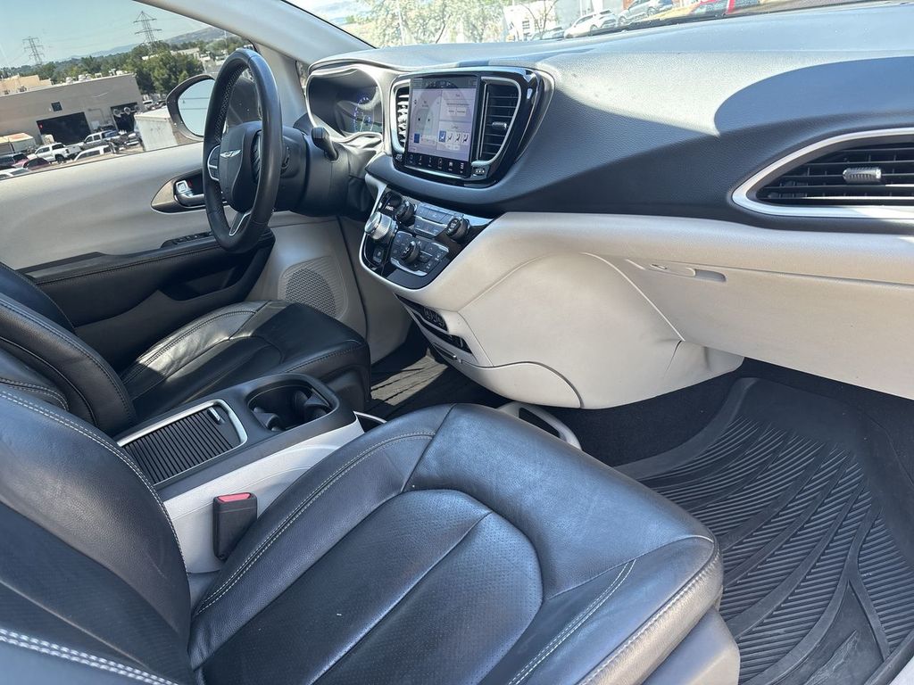 Used 2022 Chrysler Pacifica Van