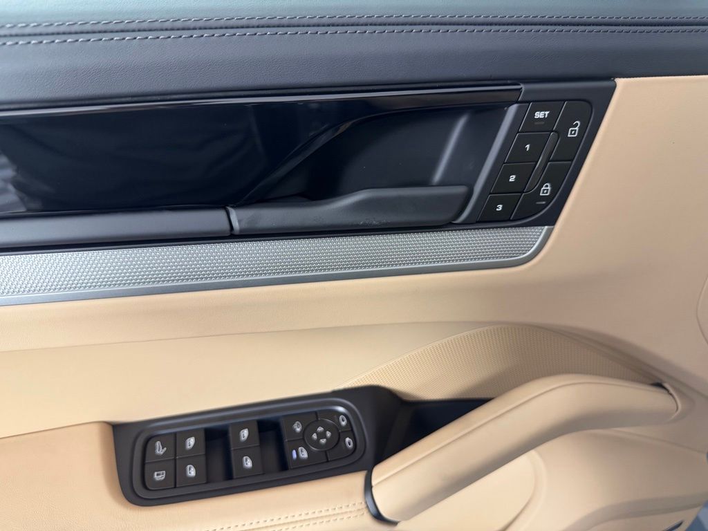 Thumbnail: 2026 Porsche Cayenne - 18