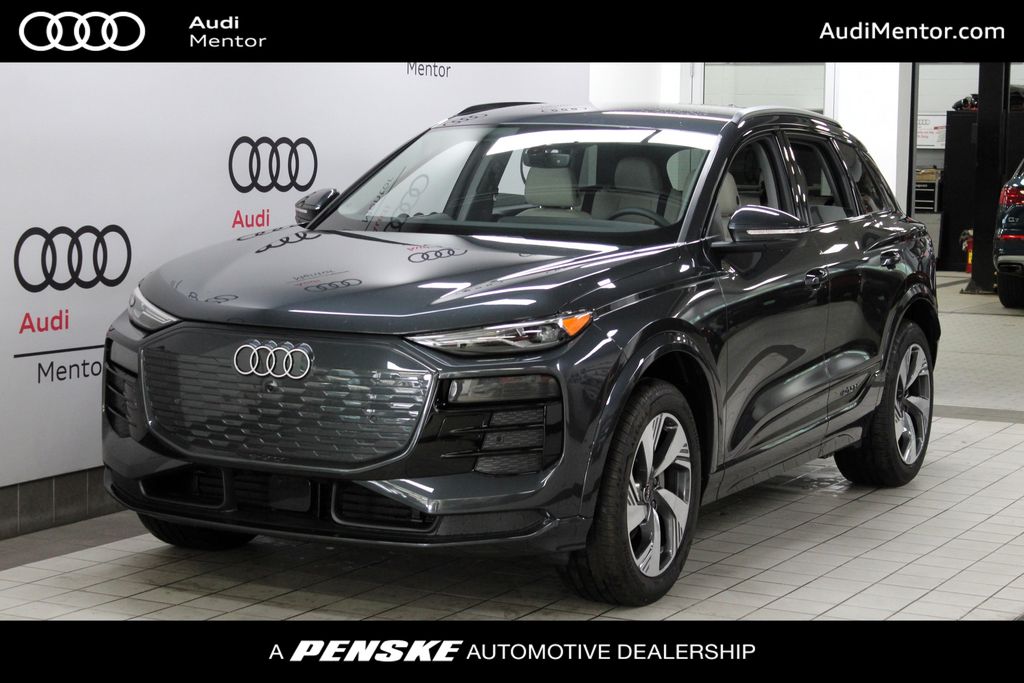 2025 Audi e-tron Premium Hero Image