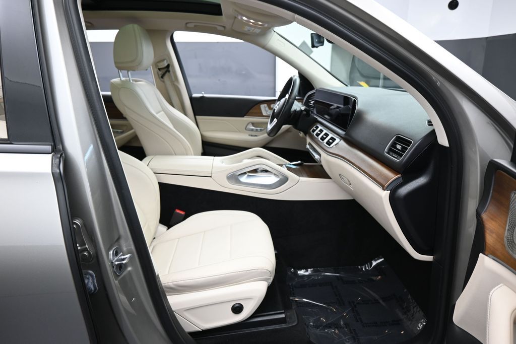 Used 2022 Gold Mercedes-Benz GLE 350 image 44