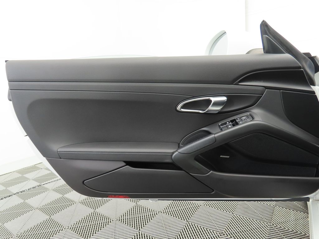 Thumbnail: 2016 Porsche Cayman - 25