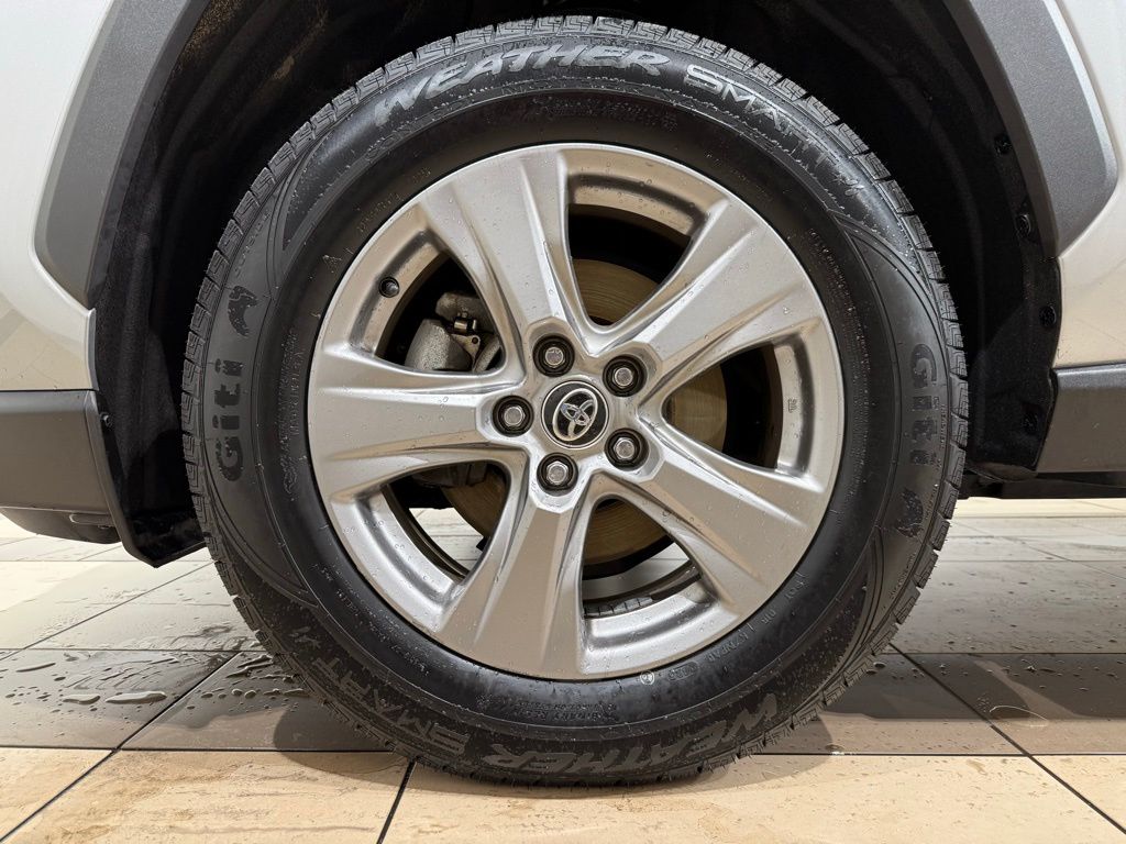 Thumbnail: 2024 Toyota RAV4 - 9