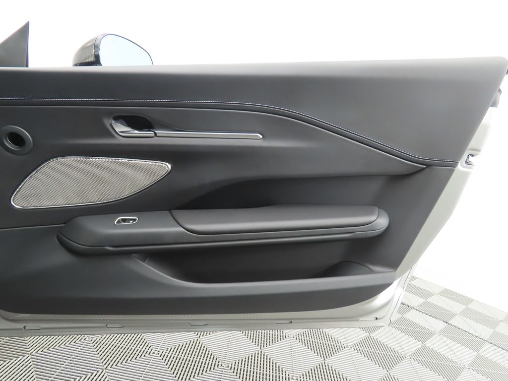 Thumbnail: 2025 Aston Martin Vantage - 23