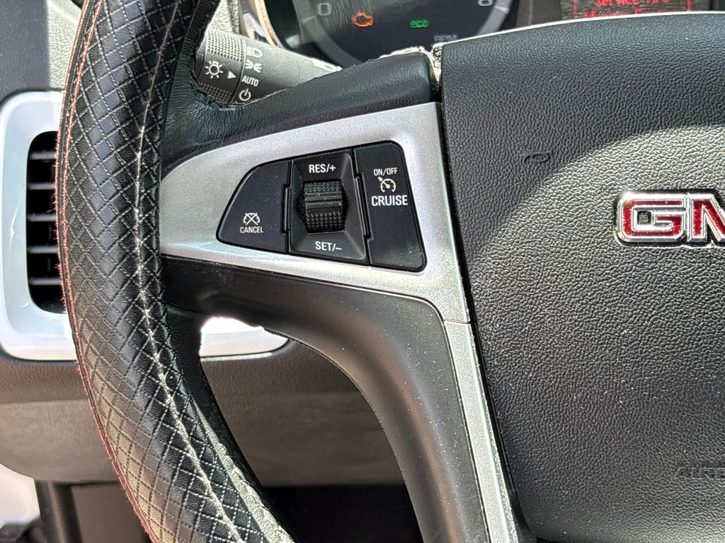 Used 2016 White GMC SLE-2 image 18