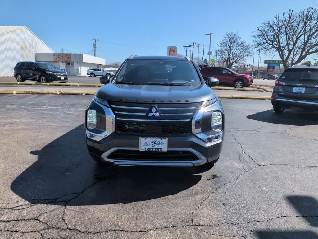 New 2026 Gray Mitsubishi SEL image 3